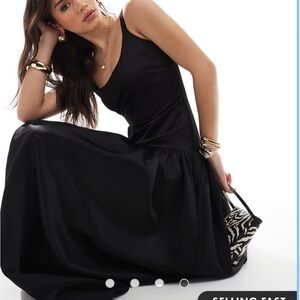 Elegant Black Sleeveless Gown